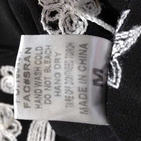 Women's Breeze Ever Medium Black with white Embroidered Flowers Cropped Blouse - Picture 8 of 9